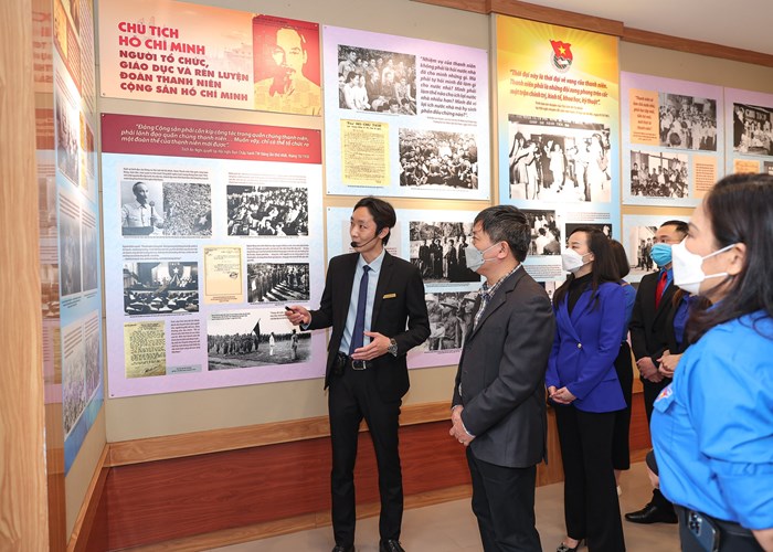 Khai mạc triển lãm Đoàn Thanh niên Cộng sản Hồ Chí Minh qua các kỳ Đại hội - Anh 1