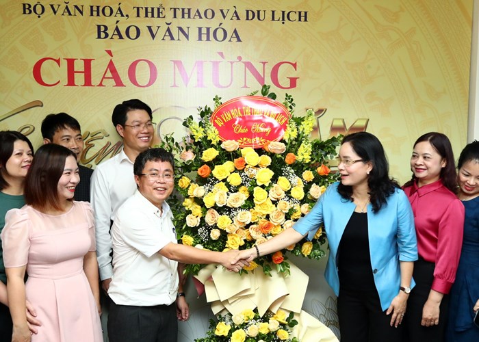Thứ trưởng Trịnh Thị Thủy chúc mừng Báo Văn Hóa nhân kỷ niệm 97 năm Ngày Báo chí Cách mạng Việt Nam - Anh 1