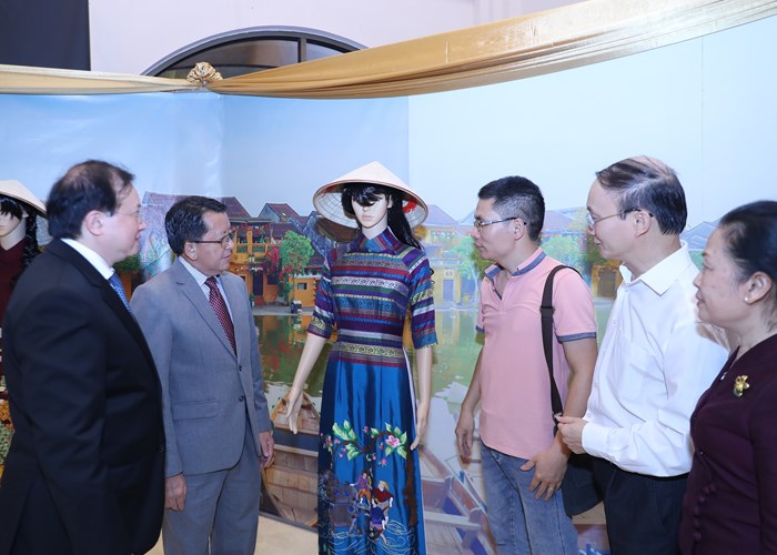 Tổng duyệt chương trình nghệ thuật trong Tuần Văn hóa Việt Nam tại Lào - Anh 6