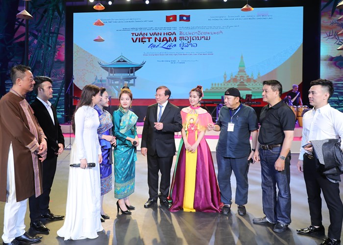 Tổng duyệt chương trình nghệ thuật trong Tuần Văn hóa Việt Nam tại Lào - Anh 4