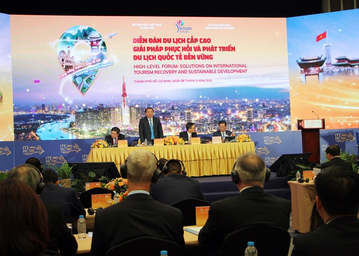 Bộ trưởng Nguyễn Văn Hùng: “Tư duy lại, hành động mới” để phát triển bền vững thị trường khách du lịch quốc tế - Anh 5