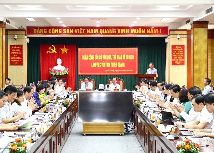 Bộ trưởng Nguyễn Văn Hùng:  “Chấn hưng và phát triển văn hóa tỉnh Tuyên Quang trong thời kỳ mới” - Anh 3