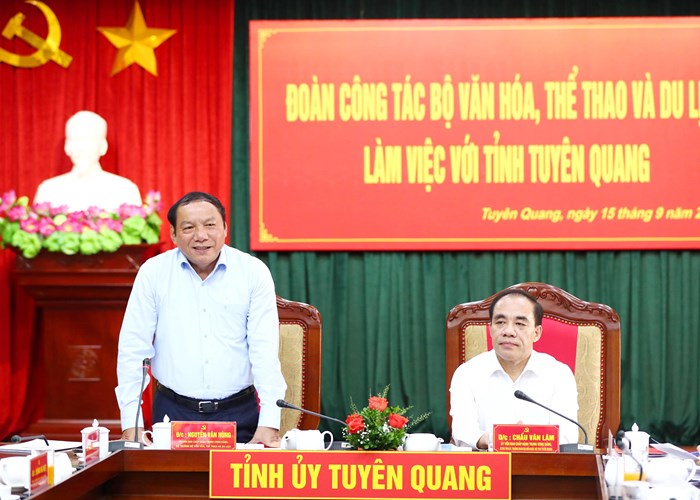 Bộ trưởng Nguyễn Văn Hùng:  “Chấn hưng và phát triển văn hóa tỉnh Tuyên Quang trong thời kỳ mới” - Anh 1