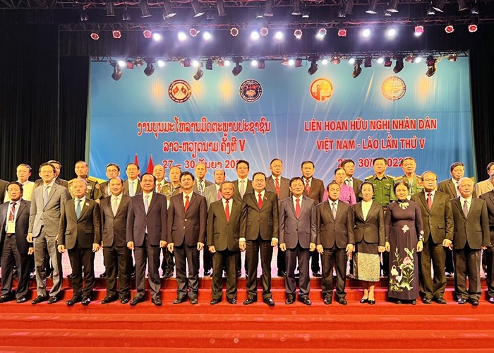 Khai mạc Liên hoan hữu nghị nhân dân Việt Nam-Lào lần thứ V - Anh 4