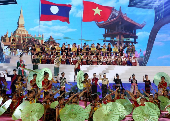 Tăng cường tình đoàn kết hữu nghị đặc biệt, tôn vinh bản sắc văn hoá dân tộc Việt - Lào - Anh 7