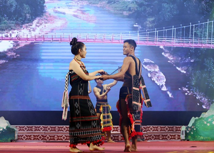 Ấn tượng Liên hoan nghệ thuật quần chúng các dân tộc vùng biên giới Việt – Lào - Anh 8