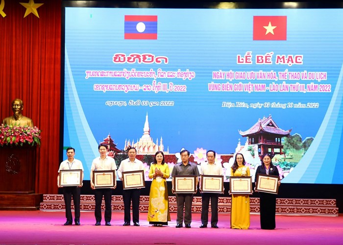 Bế mạc Ngày hội giao lưu VHTTDL các dân tộc vùng biên giới Việt Nam - Lào - Anh 6