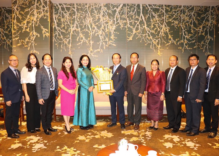 Nguyên Phó Cục trưởng Cục Hợp tác quốc tế Lê Ngọc Định nhận Huân chương Lao động Lào - Anh 3