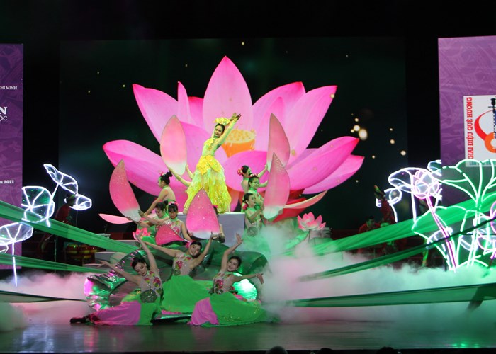 Hơn 600 nghệ nhân, nghệ sĩ tham gia Liên hoan Ca múa nhạc dân tộc “Giai điệu quê hương” TP.HCM 2022 - Anh 1