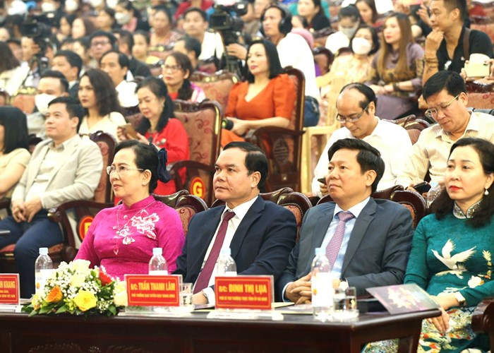 Bộ trưởng Nguyễn Văn Hùng: Việc tổ chức Liên hoan Chèo toàn quốc là minh chứng cụ thể triển khai Nghị quyết của Đảng về chấn hưng và phát triển văn hoá, con người VN - Anh 3