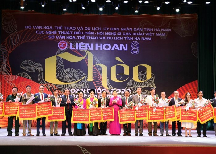 Bộ trưởng Nguyễn Văn Hùng: Việc tổ chức Liên hoan Chèo toàn quốc là minh chứng cụ thể triển khai Nghị quyết của Đảng về chấn hưng và phát triển văn hoá, con người VN - Anh 6