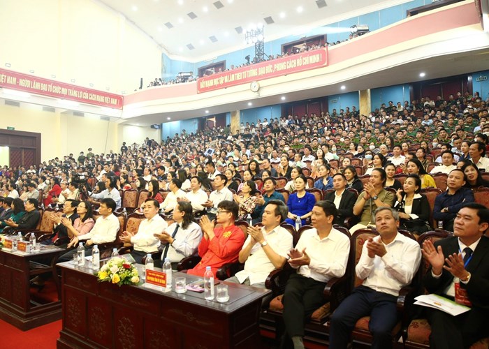 Bộ trưởng Nguyễn Văn Hùng: Việc tổ chức Liên hoan Chèo toàn quốc là minh chứng cụ thể triển khai Nghị quyết của Đảng về chấn hưng và phát triển văn hoá, con người VN - Anh 11