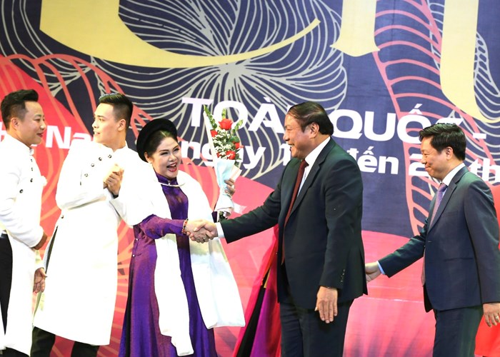 Bộ trưởng Nguyễn Văn Hùng: Việc tổ chức Liên hoan Chèo toàn quốc là minh chứng cụ thể triển khai Nghị quyết của Đảng về chấn hưng và phát triển văn hoá, con người VN - Anh 5