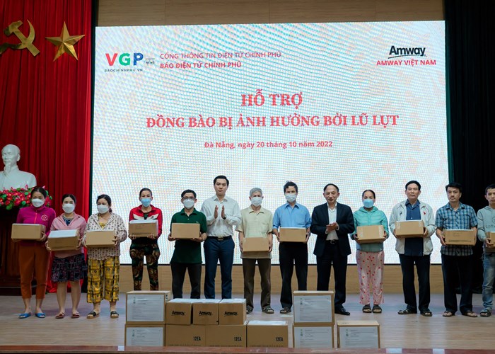 Amway Việt Nam chung tay cùng Thành phố Đà Nẵng khắc phục thiệt hại do thiên tai - Anh 2