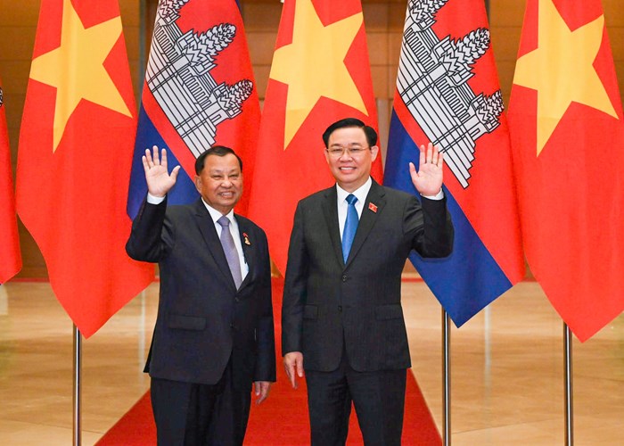 Chủ tịch Quốc hội Vương Đình Huệ hội đàm với Chủ tịch Thượng viện Vương quốc Campuchia - Anh 1