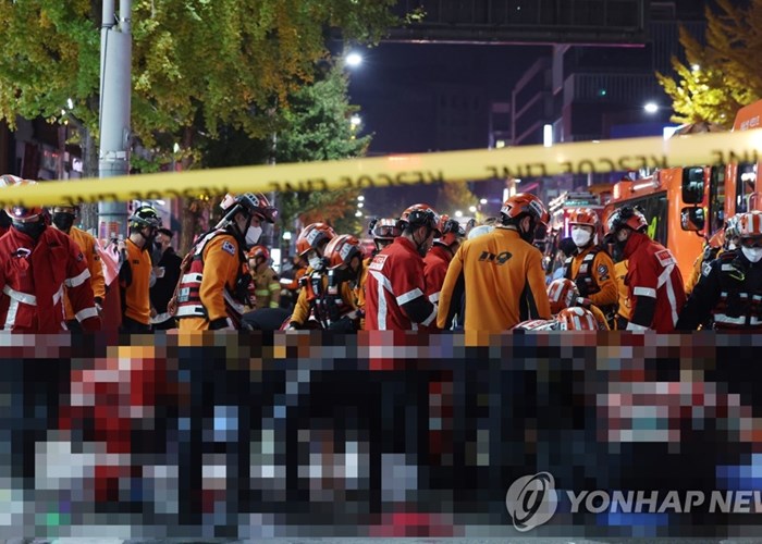 Tổng thống Hàn Quốc tuyên bố quốc tang sau vụ giẫm đạp ở Seoul - Anh 3