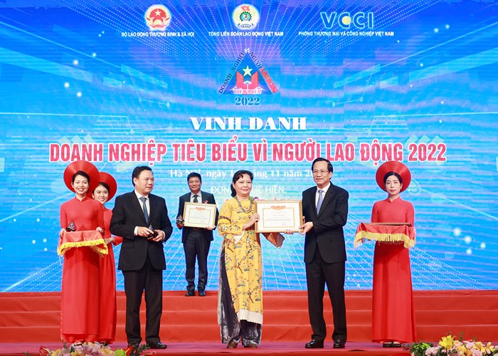 Nestlé Việt Nam được vinh danh “Doanh nghiệp tiêu biểu vì Người lao động” - Anh 2