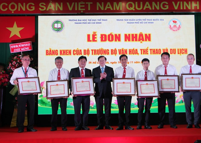 Trường ĐH TDTT TP.HCM và Trung Tâm HLTT Quốc gia TP.HCM kỷ niệm 40 năm ngày Nhà giáo Việt Nam - Anh 4