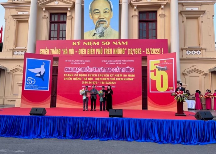 Trao giải và khai mạc triển lãm tranh cổ động kỷ niệm 50 năm Chiến thắng Hà Nội - Điện Biên Phủ trên không - Anh 5