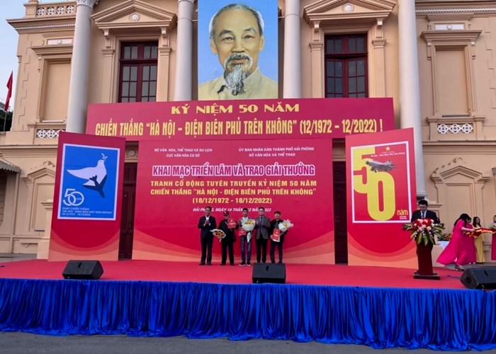 Trao giải và khai mạc triển lãm tranh cổ động kỷ niệm 50 năm Chiến thắng Hà Nội - Điện Biên Phủ trên không - Anh 6