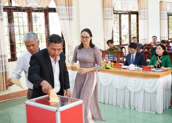 Phó giám đốc Sở VHTTDL Đắk Lắk được bầu giữ chức Chủ tịch UBND thị xã Buôn Hồ - Anh 1