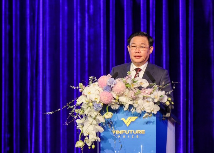 Chủ tịch Quốc hội Vương Đình Huệ dự Lễ trao giải thưởng VinFuture - Anh 1