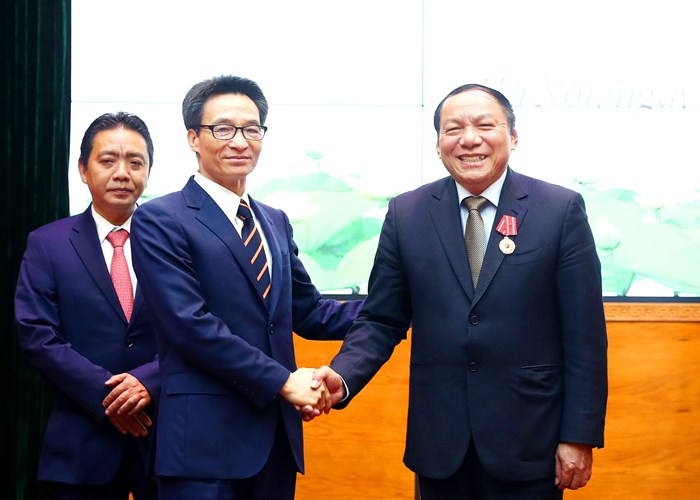 Bộ VHTTDL, Bộ trưởng Nguyễn Văn Hùng trang trọng đón nhận Huân chương Lao động Hạng Ba - Anh 4