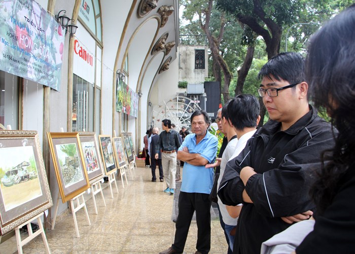 Khai mạc triển lãm “Ngày nắng” của họa sĩ Hồng Quân - Anh 1