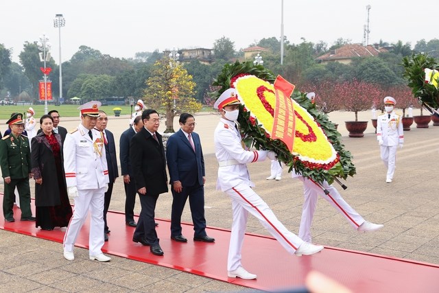 Lãnh đạo Đảng, Nhà nước vào Lăng viếng Chủ tịch Hồ Chí Minh, tưởng niệm các Anh hùng liệt sĩ - Anh 1