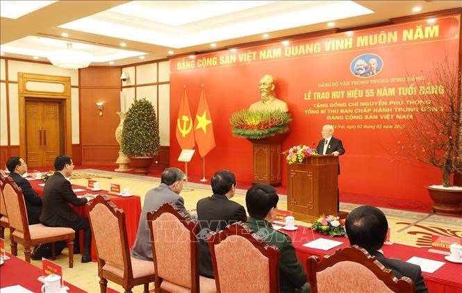 Lễ trao Huy hiệu 55 năm tuổi Đảng tặng Tổng Bí thư Nguyễn Phú Trọng - Anh 2