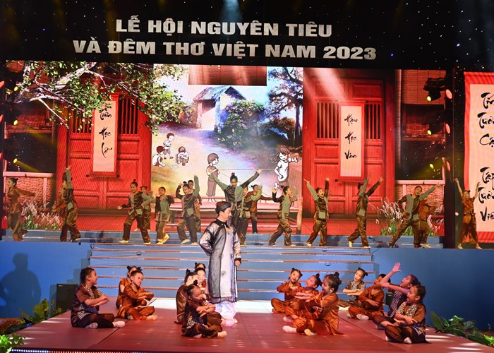 Lễ hội Nguyên tiêu và Đêm thơ Việt Nam “Gieo vần yêu thương - Sức sống ngày mới” - Anh 3