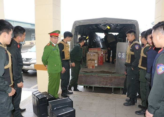 Giám đốc, Phó giám đốc và một số cán bộ Trung tâm đăng kiểm xe cơ giới tỉnh Nghệ An bị bắt vì nhận hối lộ - Anh 2