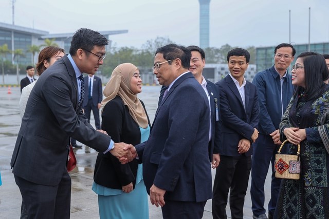 Thủ tướng lên đường thăm chính thức Cộng hòa Singapore và Brunei Darussalam - Anh 2