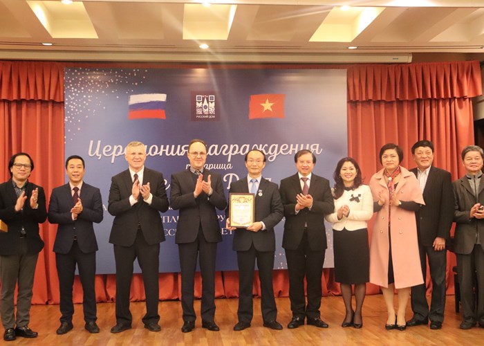 Nguyên Phó Cục trưởng Cục Hợp tác quốc tế Lê Ngọc Định nhận Kỷ niệm chương và Bằng khen của Đại sứ quán Nga - Anh 4