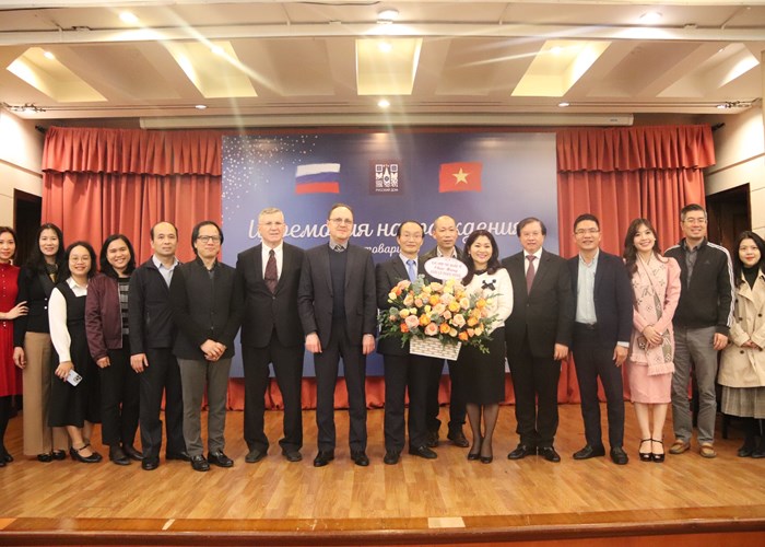Nguyên Phó Cục trưởng Cục Hợp tác quốc tế Lê Ngọc Định nhận Kỷ niệm chương và Bằng khen của Đại sứ quán Nga - Anh 5