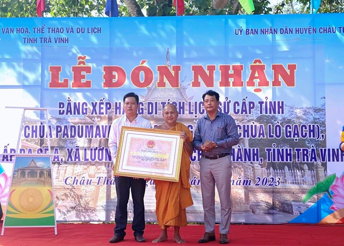 Trà Vinh: Trao Bằng xếp hạng Di tích lịch sử chùa Padumavansa Kompong Thmo - Anh 1