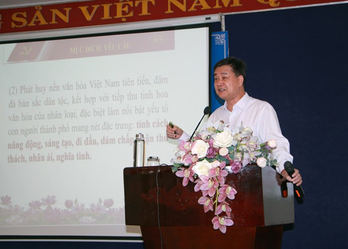 Học tập chuyên đề phát huy giá trị văn hóa, con người Việt Nam trong xây dựng không gian văn hóa Hồ Chí Minh - Anh 4