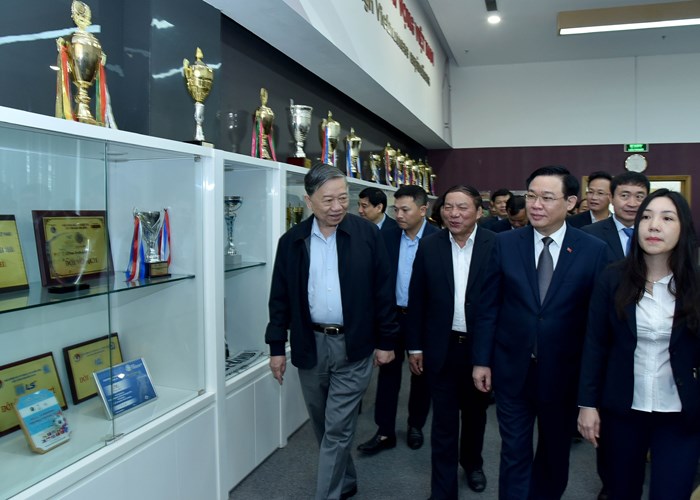 Chủ tịch Quốc hội Vương Đình Huệ thăm Trung tâm đào tạo bóng đá trẻ PVF - Anh 2