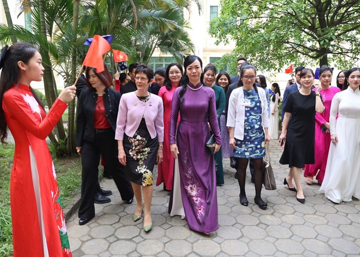 Phu nhân Chủ tịch nước Võ Văn Thưởng cùng phu nhân Toàn quyền Australia thăm Học viện Âm nhạc quốc gia Việt Nam - Anh 4