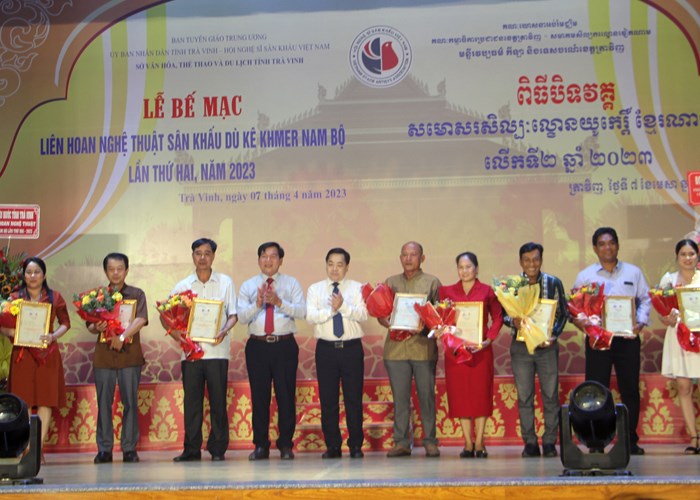 Nhà hát Cao Văn Lầu đoạt giải Vàng Liên hoan Nghệ thuật sân khấu Dù kê Khmer Nam Bộ - Anh 3