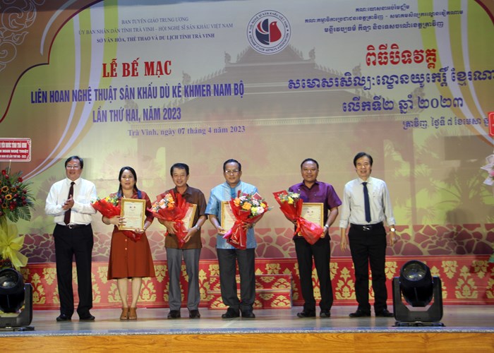 Nhà hát Cao Văn Lầu đoạt giải Vàng Liên hoan Nghệ thuật sân khấu Dù kê Khmer Nam Bộ - Anh 6