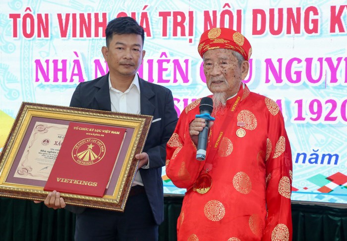 Nhà nghiên cứu Nguyễn Đình Tư làm đại sứ Ngày sách và Văn hóa đọc Việt Nam lần 2 - Anh 1