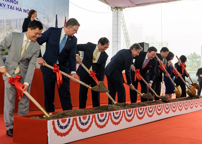 Ngoại trưởng Hoa Kỳ dự lễ khởi công trụ sở mới Đại sứ quán Hoa Kỳ tại Hà Nội - Anh 2