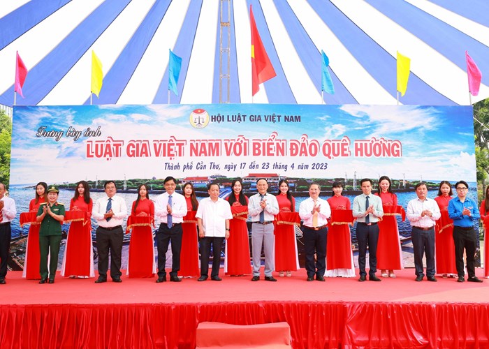 Tuần lễ trưng bày ảnh “Luật gia Việt Nam với biển đảo quê hương” tại Cần Thơ - Anh 1