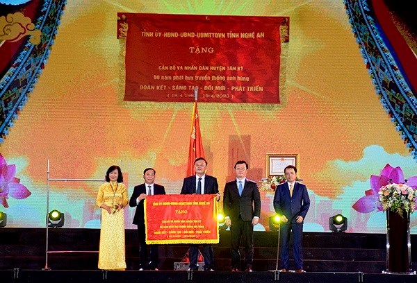 Tân Kỳ (Nghệ An): Kỷ niệm 60 năm thành lập “quê chung” và đón nhận Huân chương Lao động hạng Nhì - Anh 2
