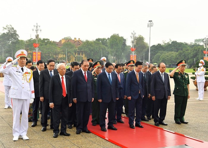 Lãnh đạo Đảng, Nhà nước vào Lăng viếng Chủ tịch Hồ Chí Minh, dâng hương tưởng niệm các Anh hùng liệt sĩ - Anh 2