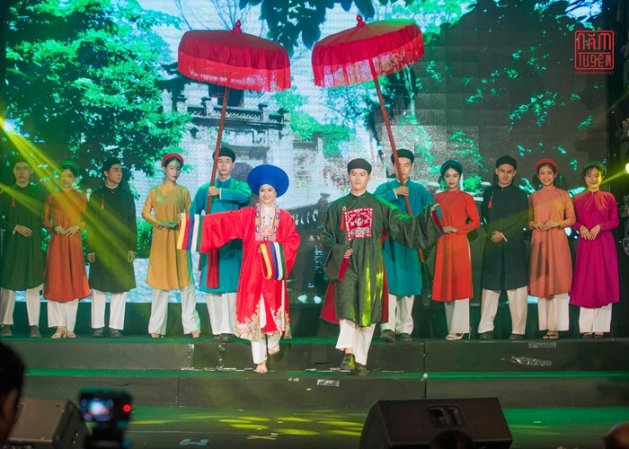 Quảng bá văn hóa trang phục Việt tới bạn bè quốc tế - Anh 2