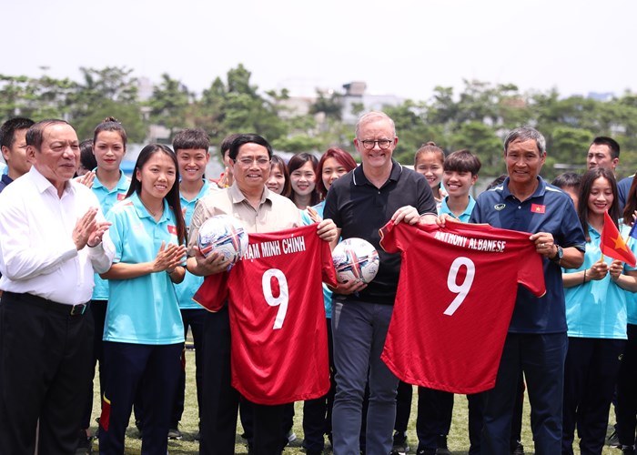 Thủ tướng Phạm Minh Chính và Thủ tướng Australia thăm đội tuyển nữ và đội U20 nữ Australia - Anh 1