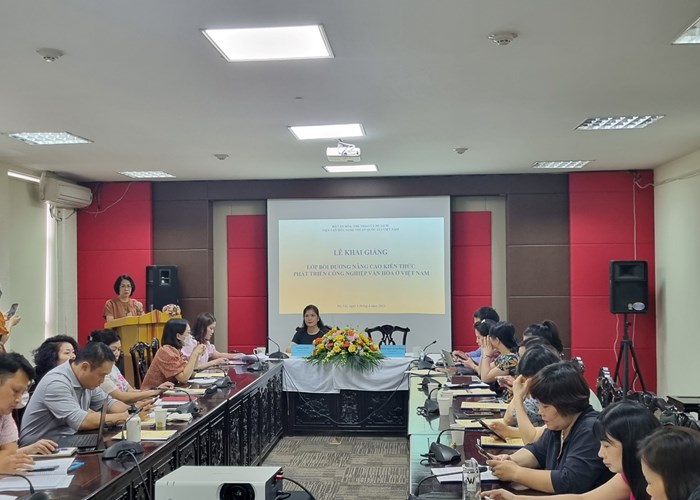 Bồi dưỡng nâng cao kiến thức về phát triển công nghiệp văn hoá ở Việt Nam - Anh 1