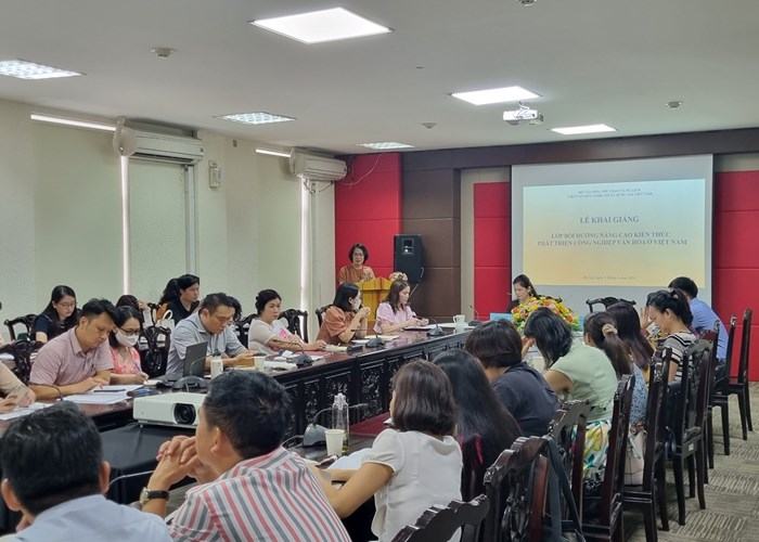 Bồi dưỡng nâng cao kiến thức về phát triển công nghiệp văn hoá ở Việt Nam - Anh 2